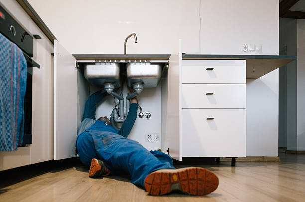 Professional Emergency Plumber technician working in Huffman, TX